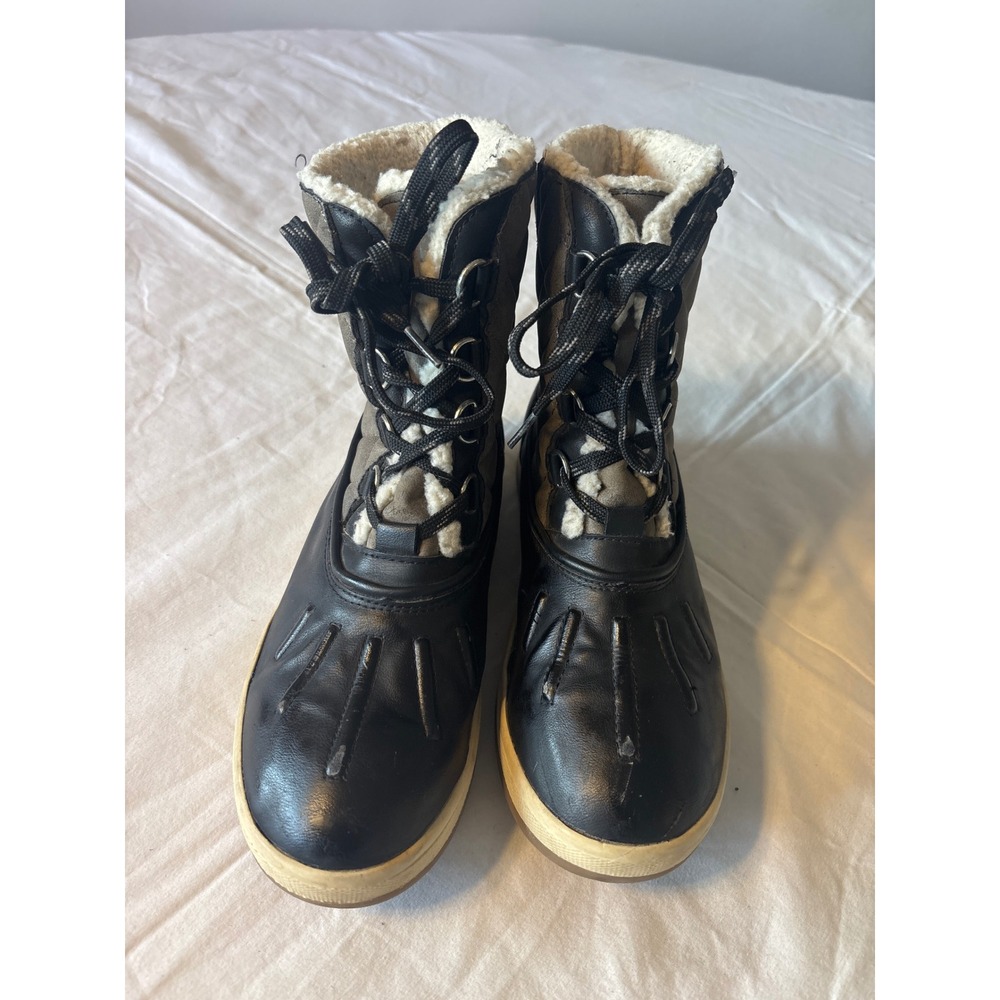 Snow Boots Women Size 9 Black Grey Quilted Faux Fur Lined Duck Boots